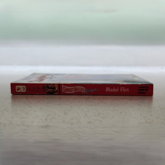 Sweet Valley High #130 Model Flirt - Picture 4 of 5